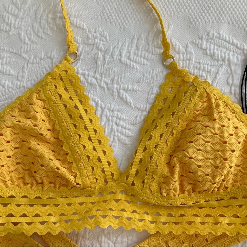 NWT Robin Piccone sun glow tie bikini top crochet festival size XS - Picture 3 of 6
